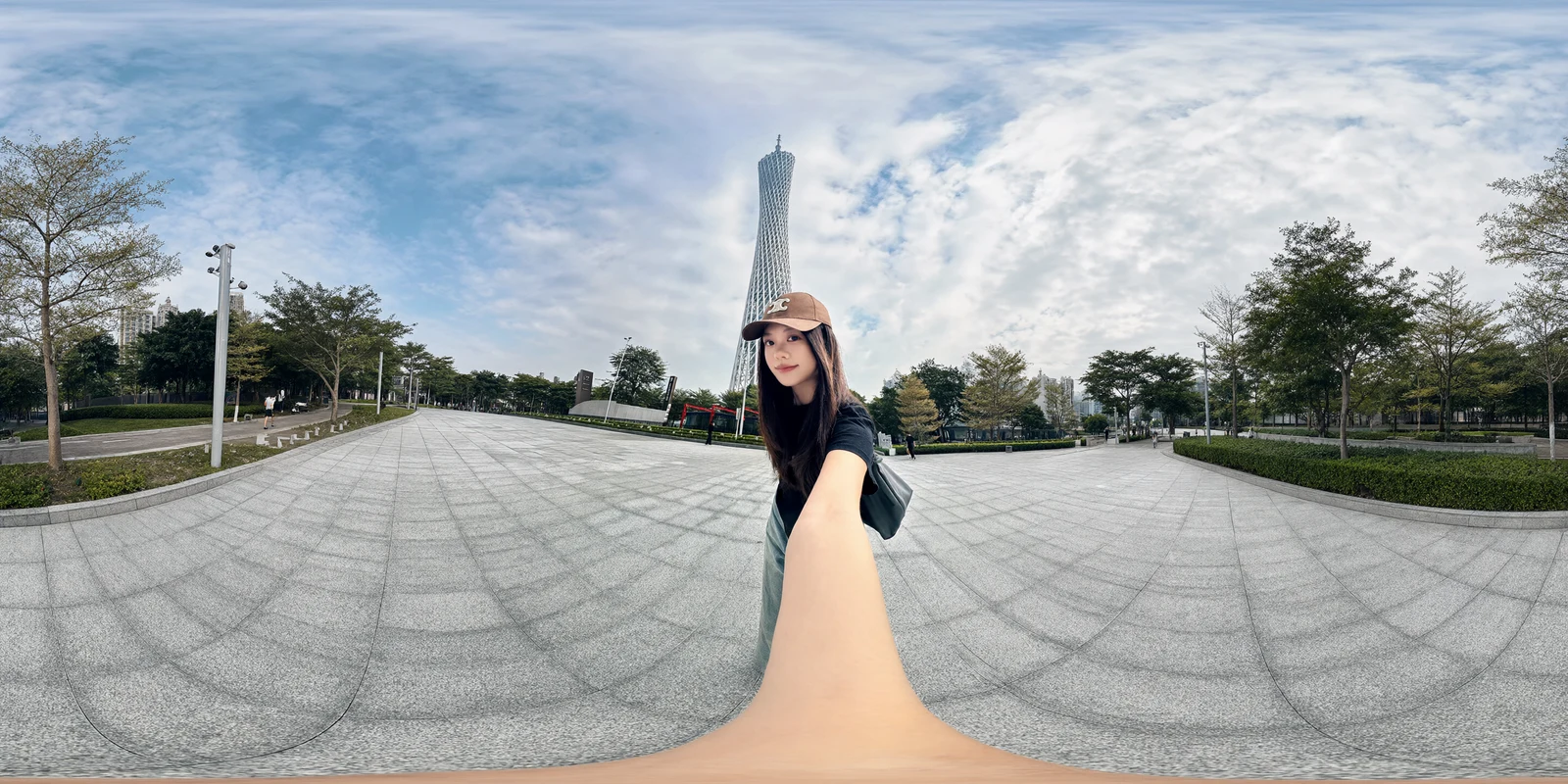 Expanded panoramic plaza scene built around the selfie